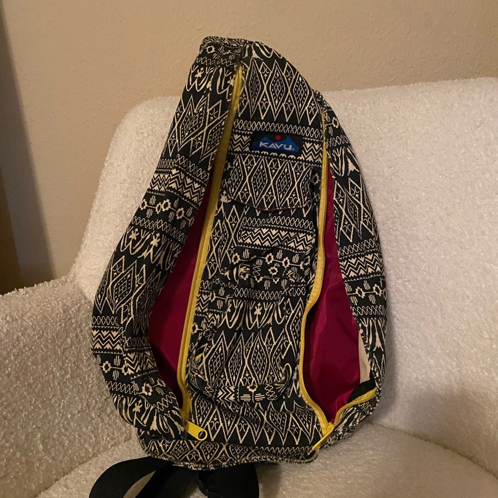 Kavu Geometric Black and White Sling Bag